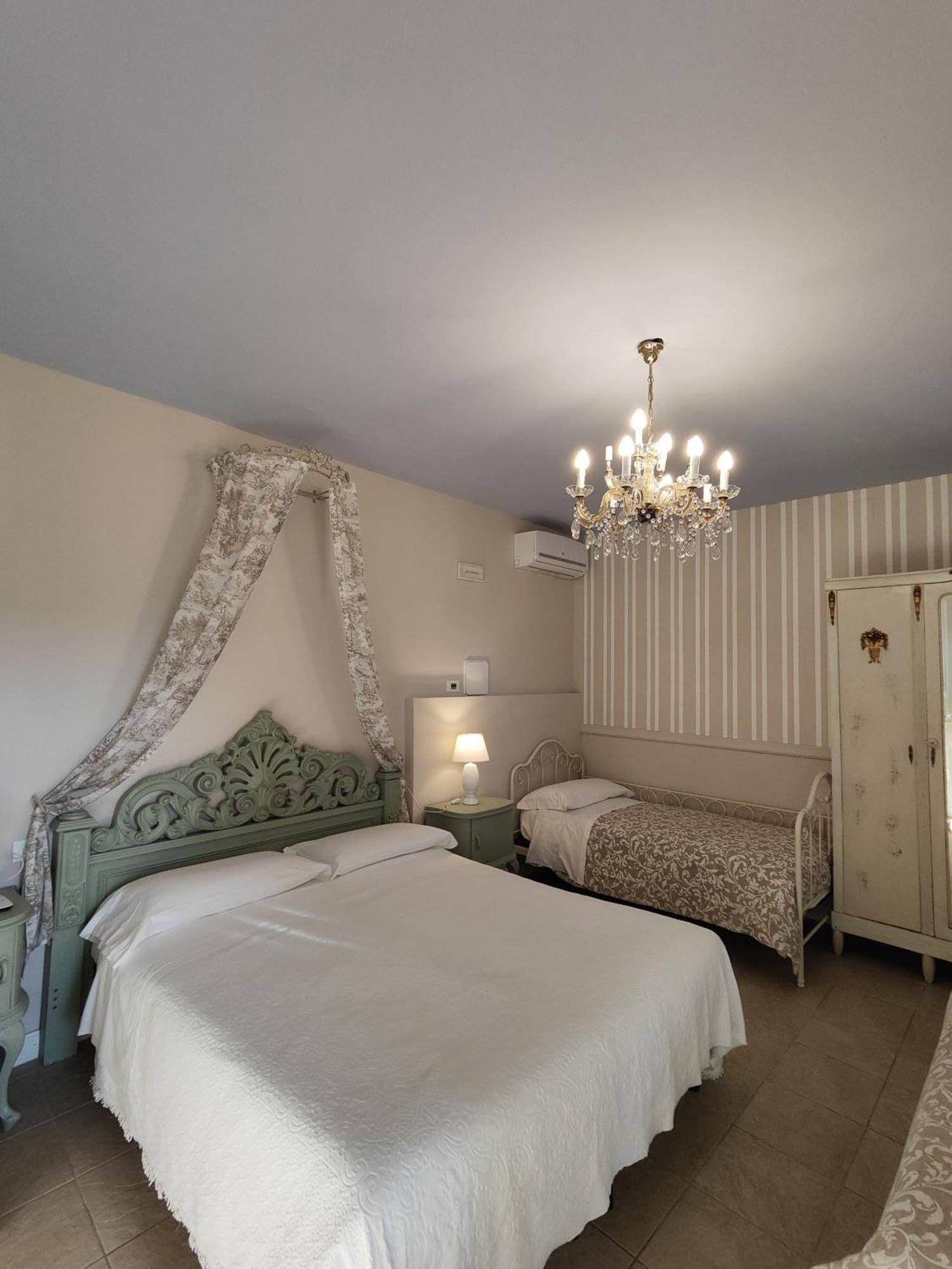 Garda Relais Antica Romelia Panzió Montichiari Kültér fotó